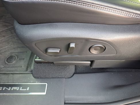 Used 2024 GMC Sierra EV Denali image 12