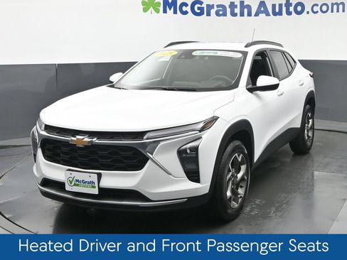 Used 2025 Chevrolet Trax LT w/ Driver Confidence Package FWD image 21