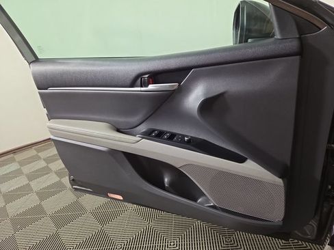 Used 2020 Toyota Camry XLE w/ Navigation Package FWD image 31