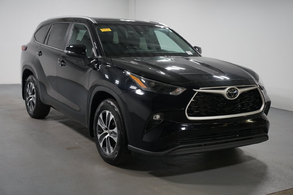 Used 2026 Toyota Highlander XLE AWD/4WD image 3
