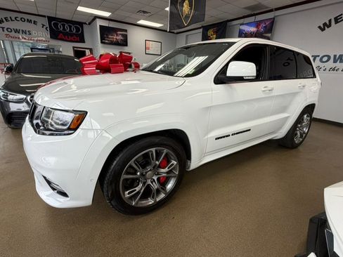 Used 2021 Jeep Grand Cherokee SRT image 8