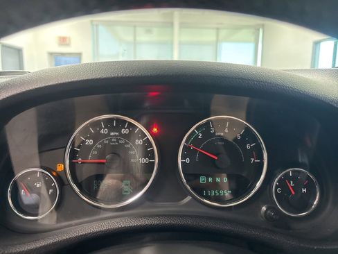 Used 2017 Jeep Wrangler Unlimited Sahara w/ Connectivity Group AWD/4WD image 17