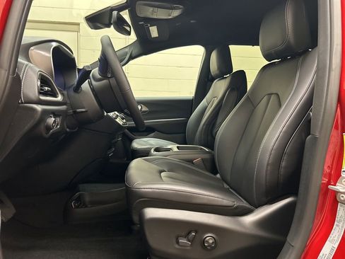 New 2026 Chrysler Pacifica Select FWD image 7