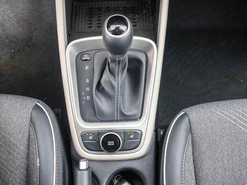 Certified 2025 Hyundai Venue Limited image 25