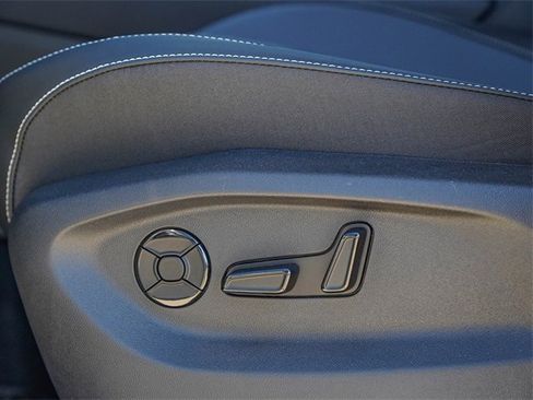 New 2026 Volkswagen Tiguan SE image 17