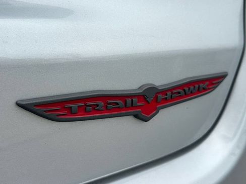 Used 2025 Jeep Compass Trailhawk AWD/4WD image 15