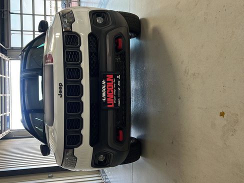 Used 2025 Jeep Compass Trailhawk image 5