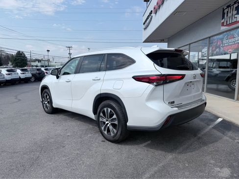 Used 2023 Toyota Highlander XLE image 10