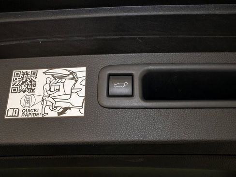 Used 2024 Toyota Highlander XLE image 6