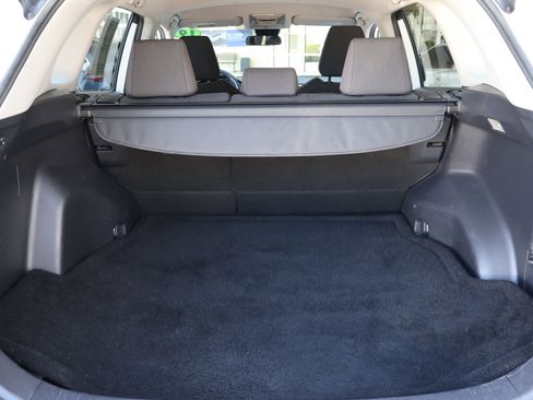 Used 2019 Toyota RAV4 LE FWD image 20