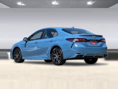 Used 2024 Toyota Camry SE FWD image 3