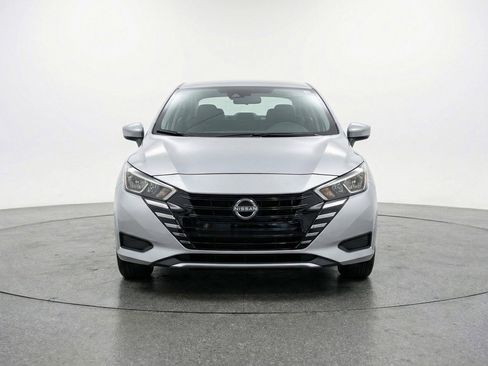 Used 2025 Nissan Versa SV image 2