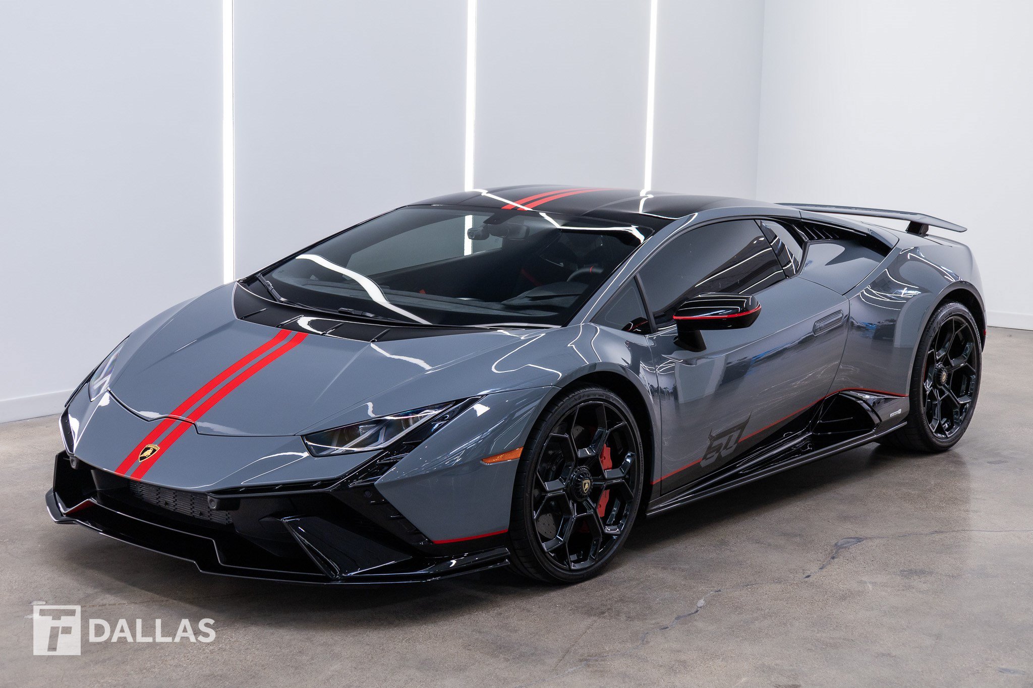 Used 2023 Lamborghini Huracan Tecnica RWD image 2