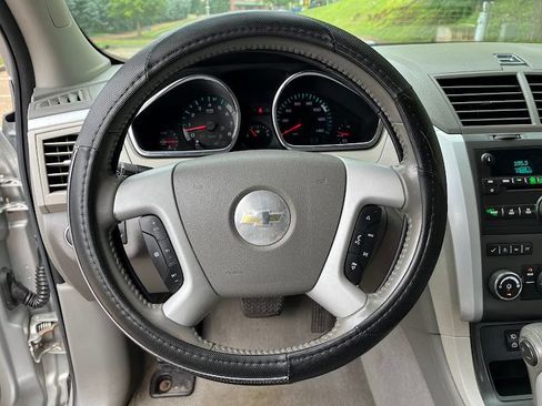Used 2011 Chevrolet Traverse LT w/ LPO, 'HIT The Road' Package FWD image 11