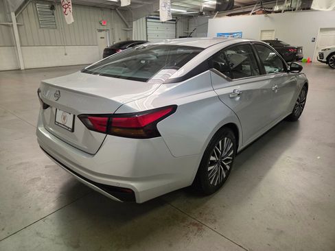 Used 2025 Nissan Altima 2.5 SV FWD image 8