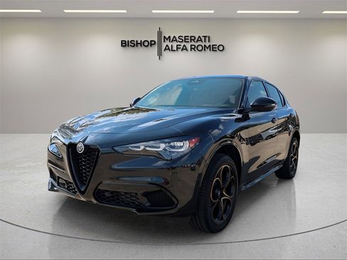 New 2025 Alfa Romeo Stelvio Sprint image 3
