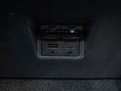 Used 2025 Toyota Camry LE image 31