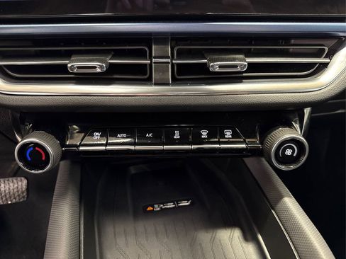 Used 2025 Chevrolet Equinox EV LT image 31