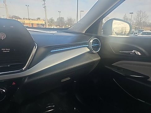 Used 2025 Chevrolet Trax LT w/ LT Convenience Package image 19