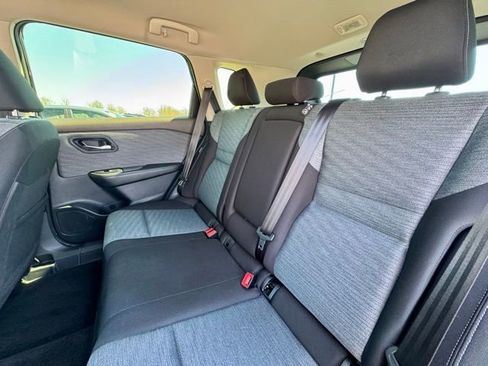 Used 2023 Nissan Rogue SV image 16