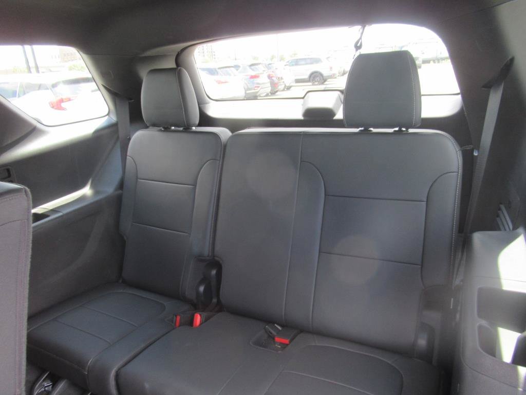 Certified 2023 Chevrolet Traverse LT FWD image 28