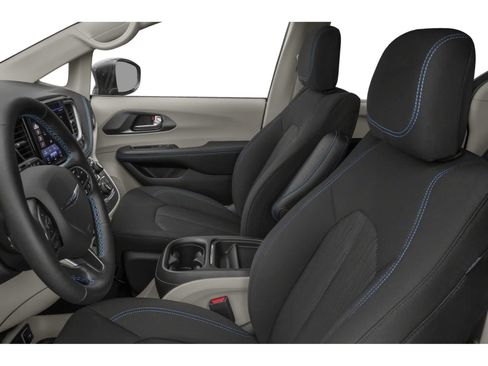 Used 2022 Chrysler Pacifica Touring-L FWD image 6