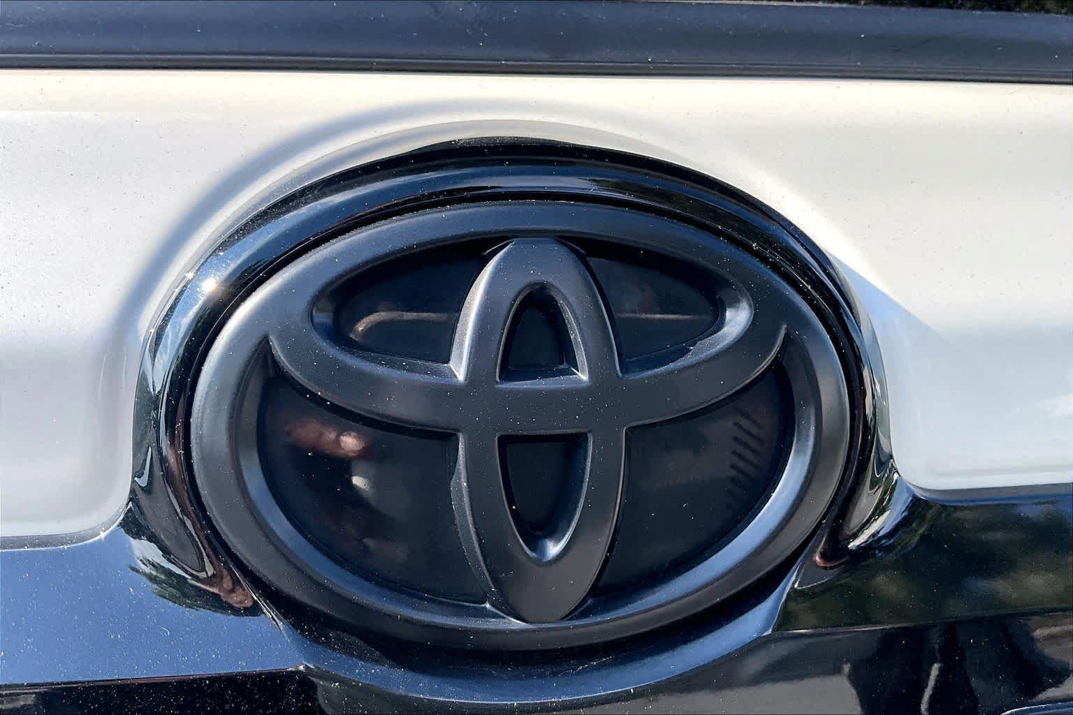 Used 2021 Toyota 4Runner Nightshade AWD/4WD image 31