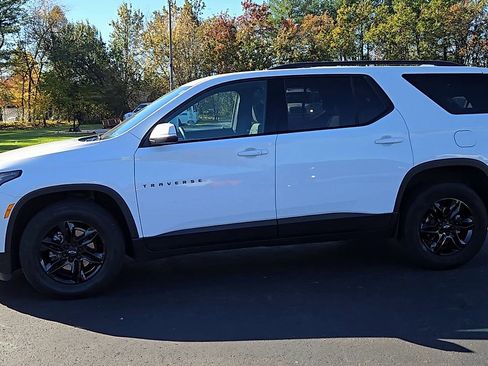 Used 2023 Chevrolet Traverse LT w/ Midnight/Sport Edition image 9