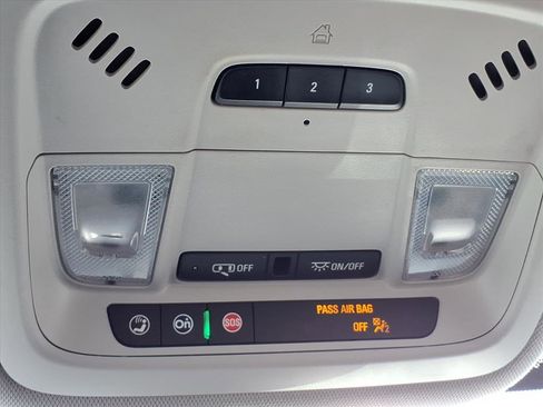 Used 2020 Chevrolet Traverse LT w/ Driver Confidence II Package image 22