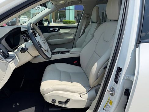 Used 2024 Volvo XC60 B5 Core AWD/4WD image 10