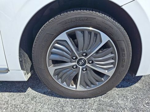 Used 2020 Hyundai Ioniq SE FWD image 7