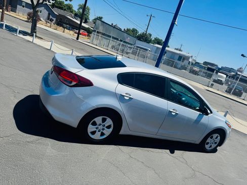 Used 2017 Kia Forte LX FWD image 6