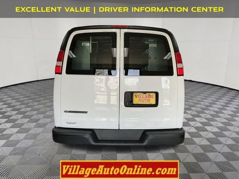 Used 2017 Chevrolet Express 2500 Extended RWD image 3