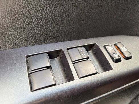 Used 2018 Toyota RAV4 LE image 17