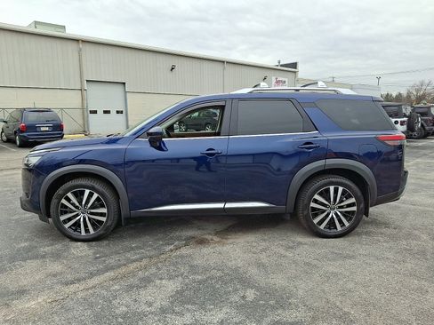 Used 2023 Nissan Pathfinder Platinum w/ Cargo Package image 5