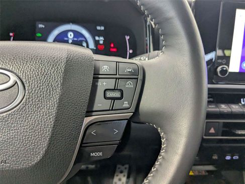 Certified 2025 Toyota Camry SE FWD image 17