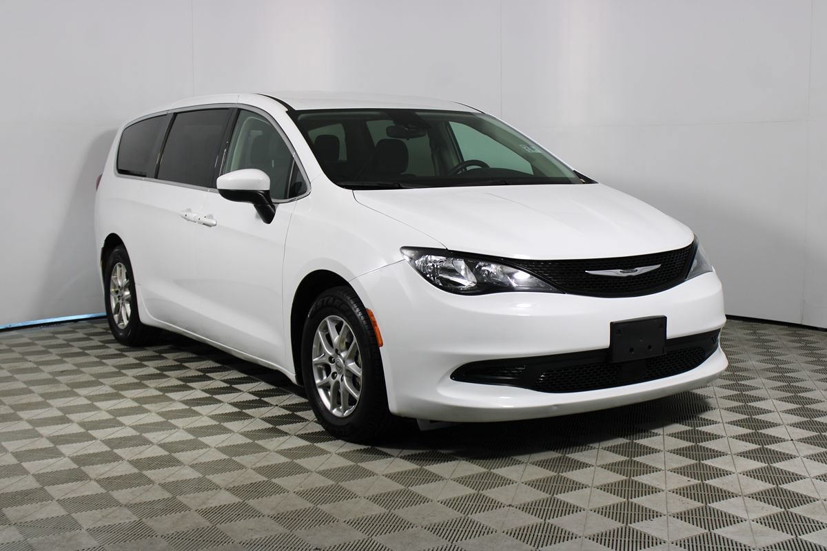 Used 2023 Chrysler Voyager LX FWD image 28