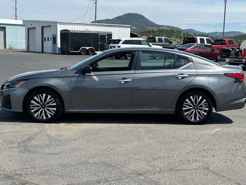 Used 2025 Nissan Altima 2.5 SV FWD image 7