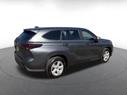 Used 2025 Toyota Highlander LE image 15