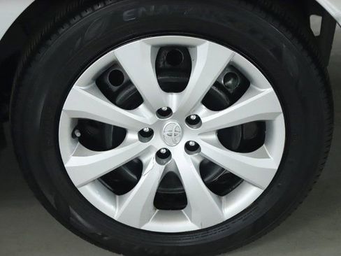 Used 2024 Toyota Corolla LE image 38