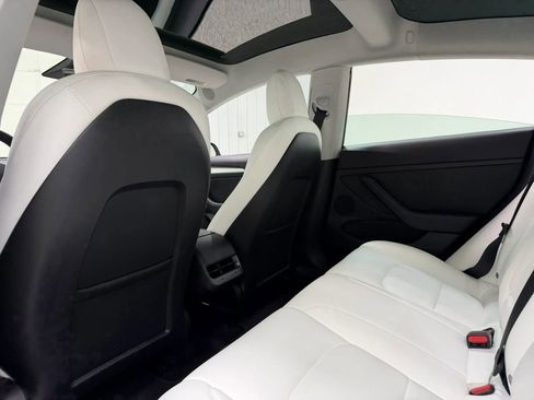 Used 2022 Tesla Model 3 Performance image 16