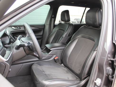 Used 2024 Jeep Grand Cherokee L Laredo image 57