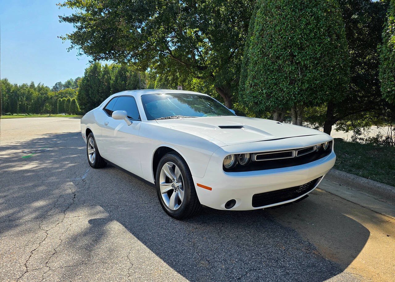 Used 2020 Dodge Challenger SXT RWD image 7