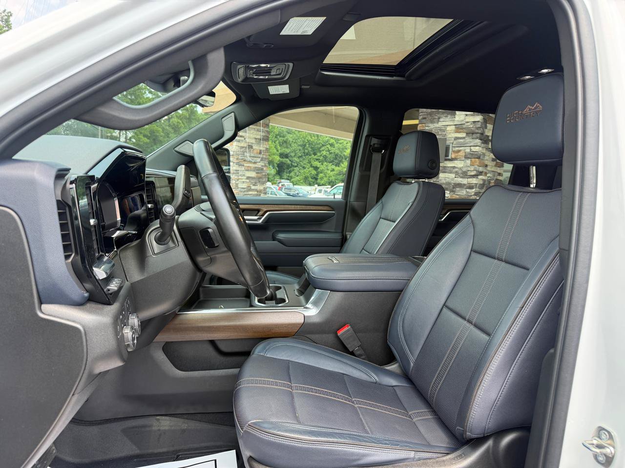 Used 2024 Chevrolet Silverado 2500 High Country w/ High Country Premium Package AWD/4WD image 10