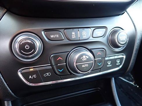 Used 2021 Jeep Cherokee Trailhawk w/ Sun, Sound & Nav Group AWD/4WD image 21
