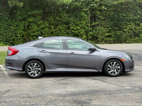 Used 2018 Honda Civic EX image 3
