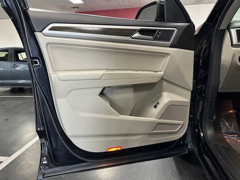 Used 2018 Volkswagen Atlas SE w/ R-Line Package FWD image 13