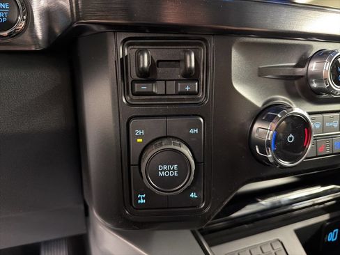 New 2026 Ford F250 Lariat w/ Black Appearance Package AWD/4WD image 17