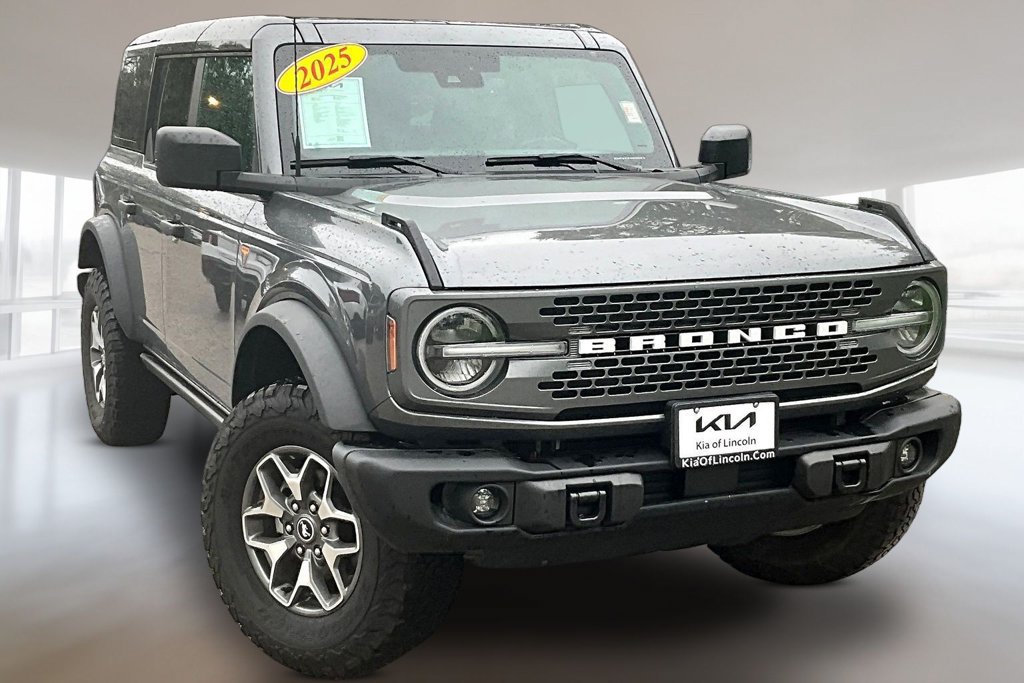 Used 2025 Ford Bronco Badlands AWD/4WD image 2