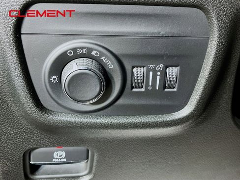 Used 2023 Jeep Grand Cherokee Altitude AWD/4WD image 13